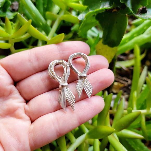 Vintage Silver Bow Stud Earrings - Picture 1 of 4